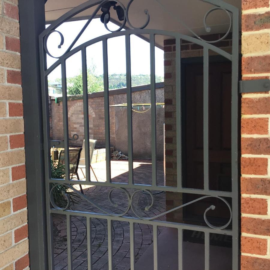 City Townhouse Walking Distance To City لونسيستون المظهر الخارجي الصورة